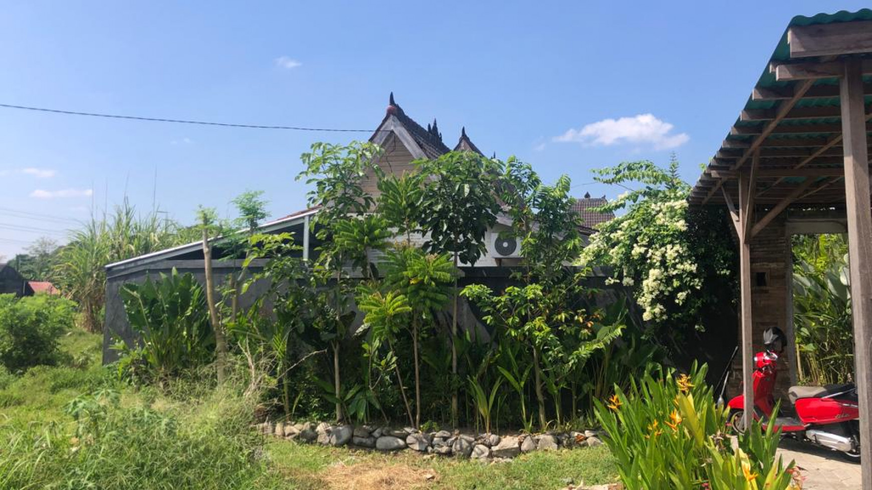 Freehold villa  with 1 beautiful joglo  and  3 unit bedrooms area quiet Tanah Lot 