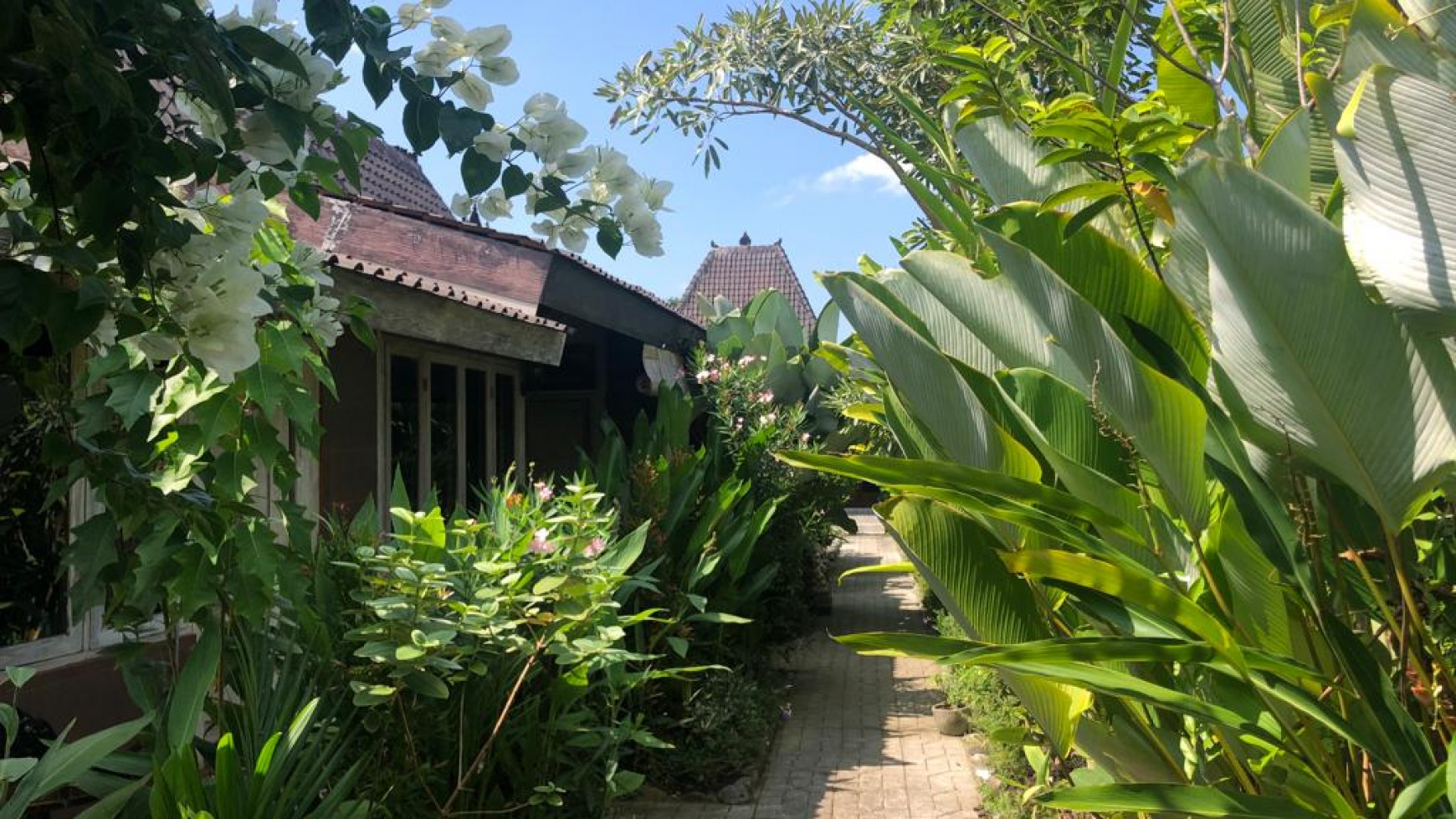 Freehold villa  with 1 beautiful joglo  and  3 unit bedrooms area quiet Tanah Lot 