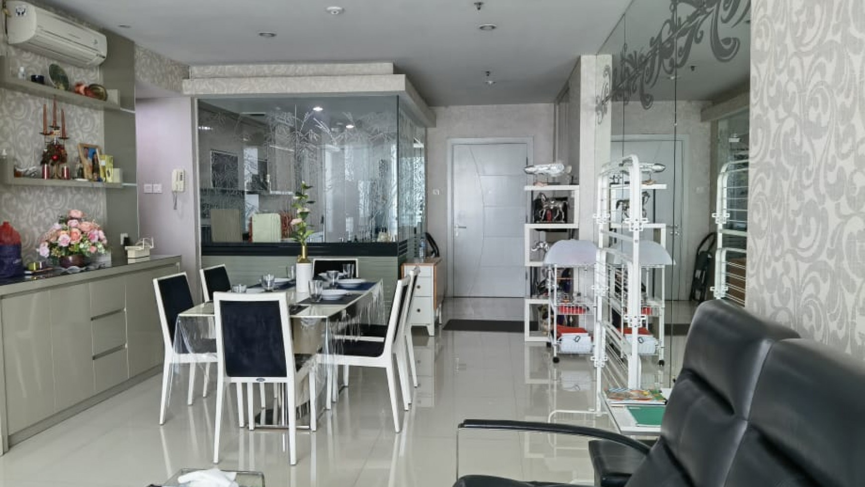 Apartemen Central Park Full furnish Mewah lantai tinggi 