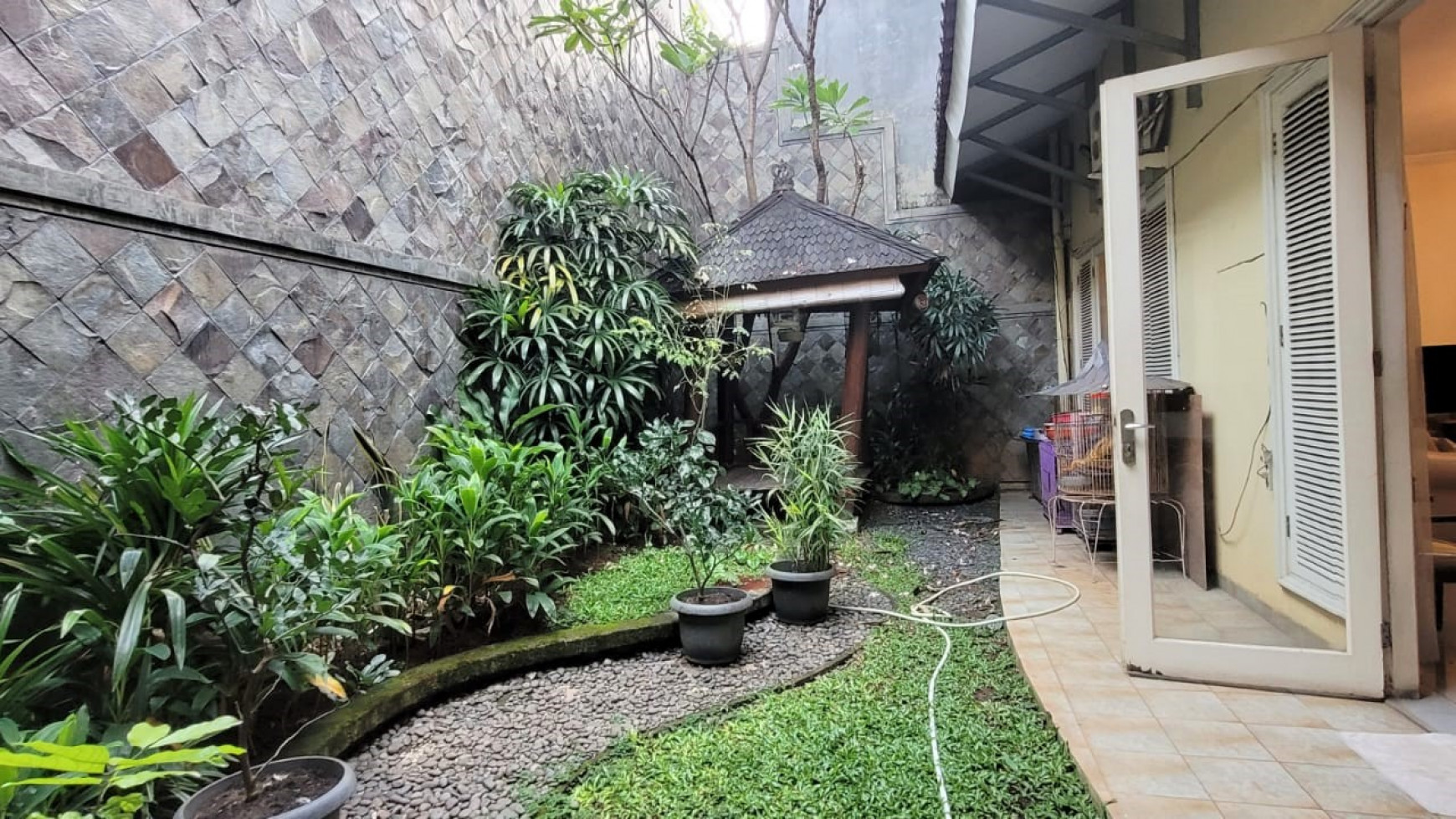 Rumah siap huni Lokasi Exclusive di Pondok Indah, Jakarta Selatan