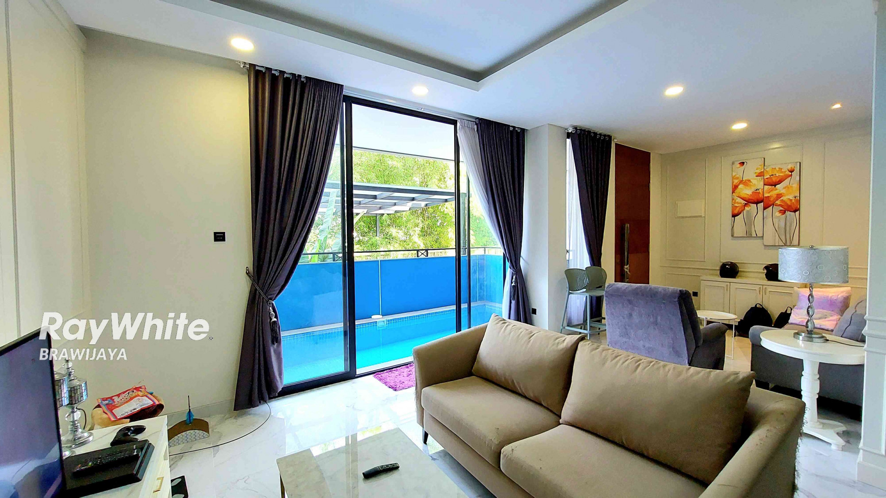 DISEWAKAN RUMAH DI CAVANA SIMATUPANG, CILANDAK, DALAM CLUSTER, SIAP HUNI, PRIVATE POOL, FURNISHED, 3 BEDROOMS