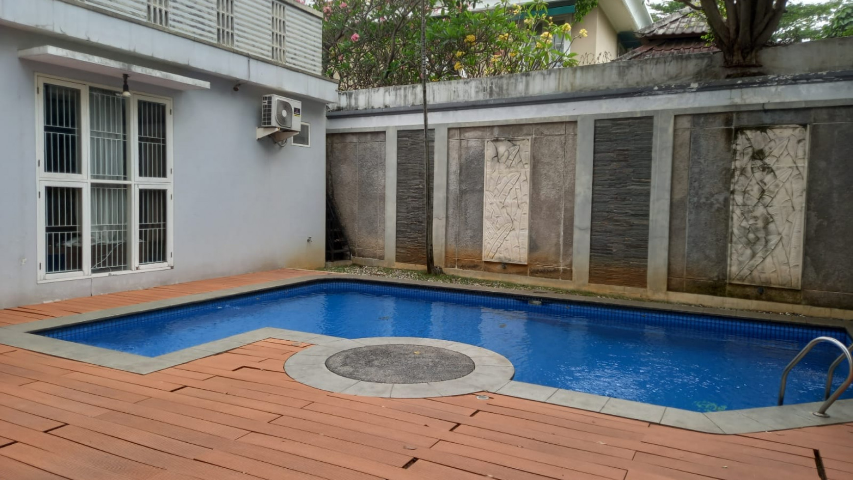 For sale rumah minimalist siap huni area ampera dengan kolam renang dekat cbd simatupang