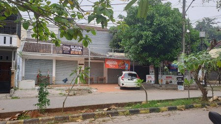 rumah cocok untuk supermarket yang digunakan untuk usaha dipinggir jalan Bojongkulur Bogor