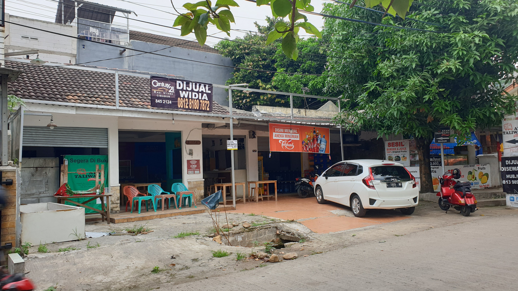 rumah cocok untuk supermarket yang digunakan untuk usaha dipinggir jalan Bojongkulur Bogor