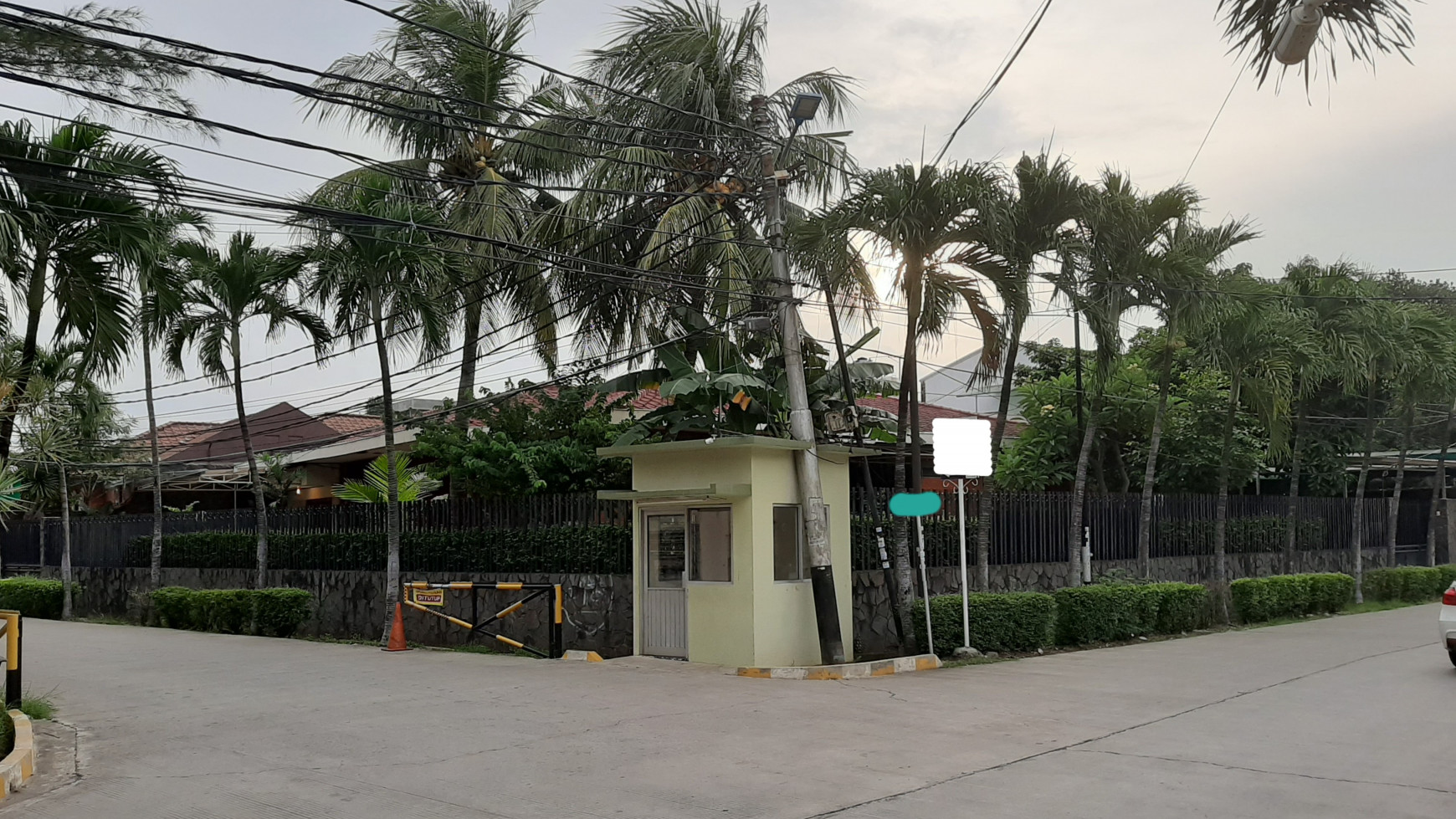 Rumah Huk di Sunrise Garden Jakarta Barat