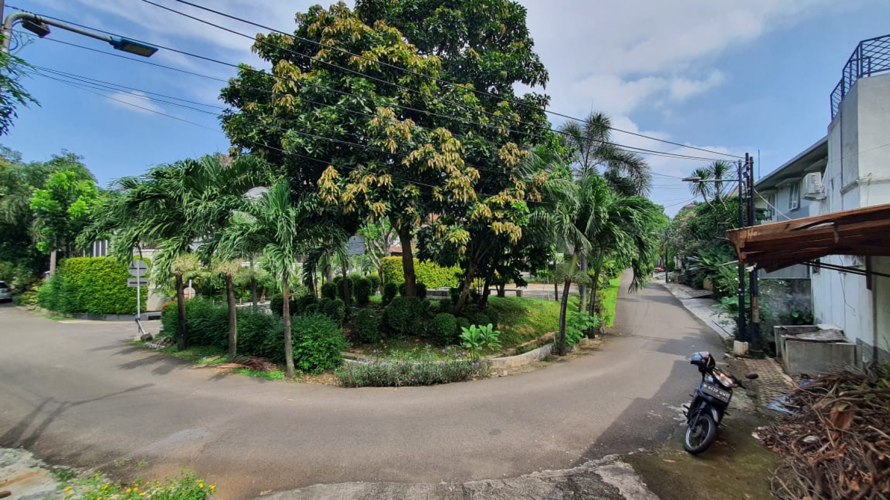 Rumah Pinggir Jalan Bisa difungsikan Ruang Usaha @Jl Abdul Majid Raya