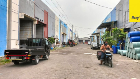 Gudang di Kawasan Gudang Golden Tambak Sawah