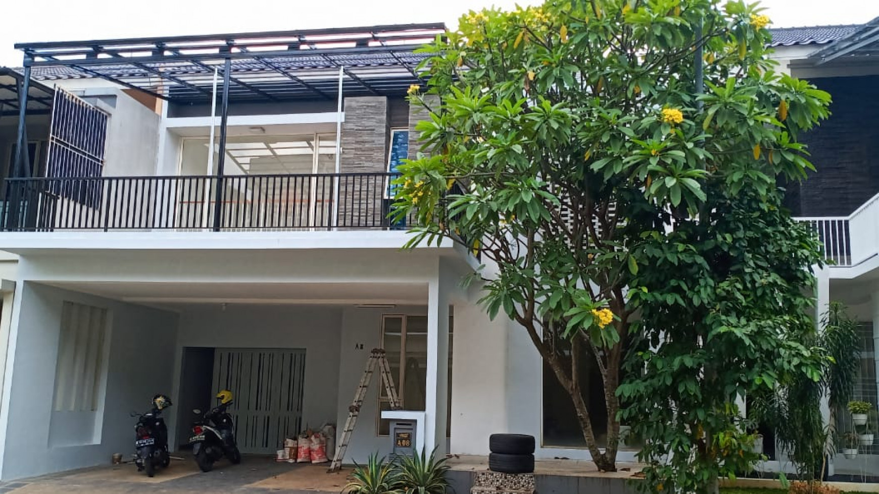 Rumah bagus, baru renovasi, lingkungan nyaman dalam Cluster di Bintaro.