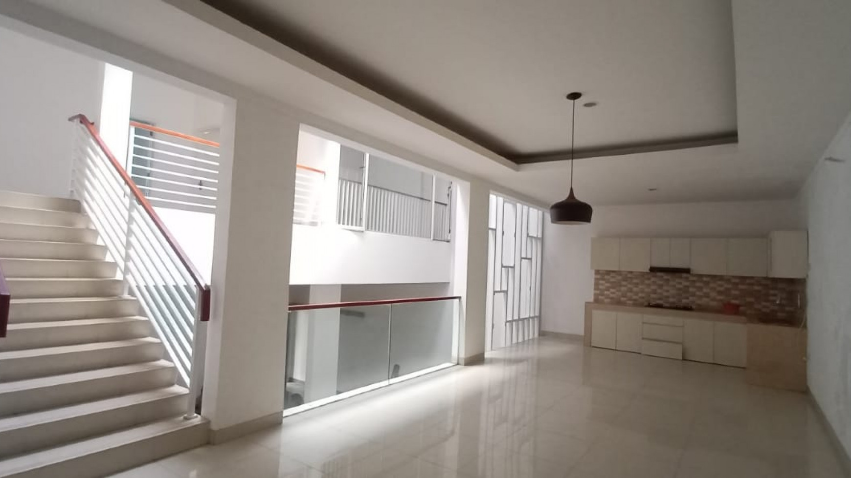 Rumah bagus, baru renovasi, lingkungan nyaman dalam Cluster di Bintaro.