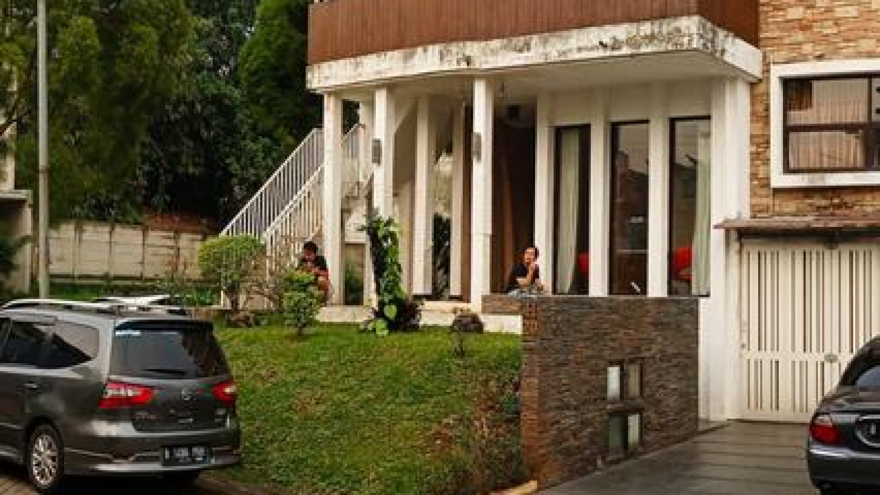 dijual rumah beasr area bagus  bintaro kebayoran village, strategis, siap huni