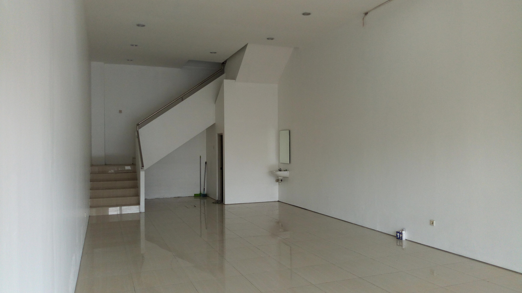 Ruko 2 Lantai Semi Furnish Lokasi Strategis Di Jl. Kolonel Sugiono