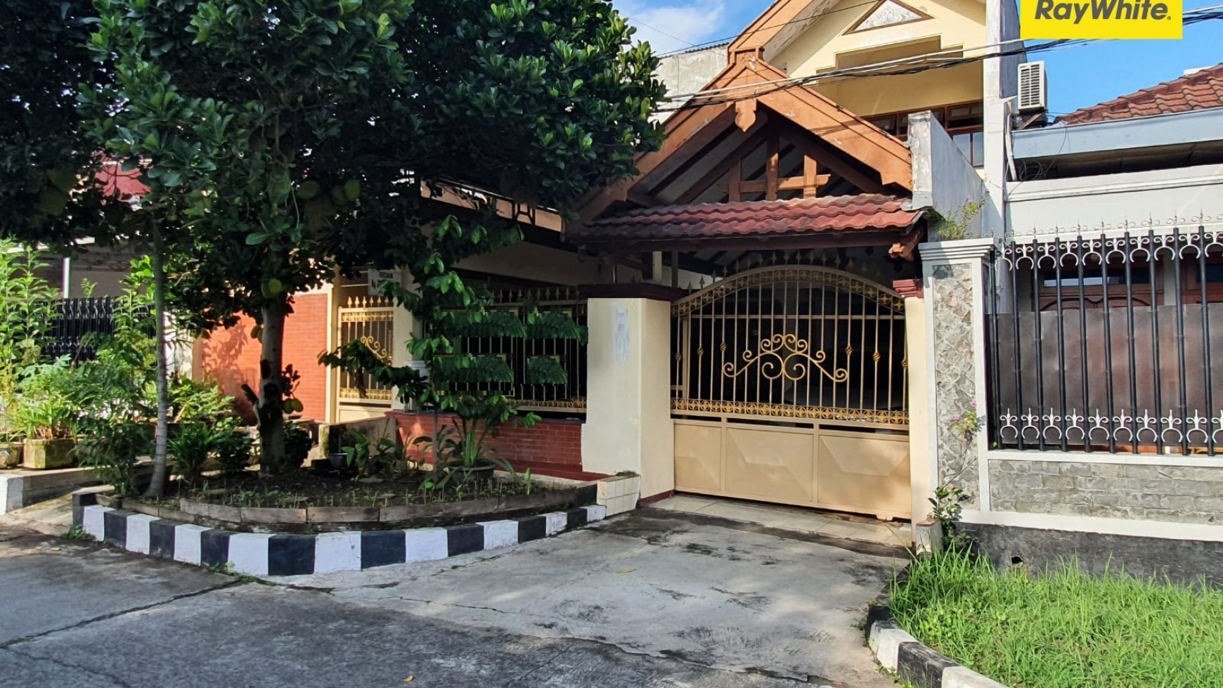 Rumah 2 lantai di Darmo Permai Selatan, Surabaya