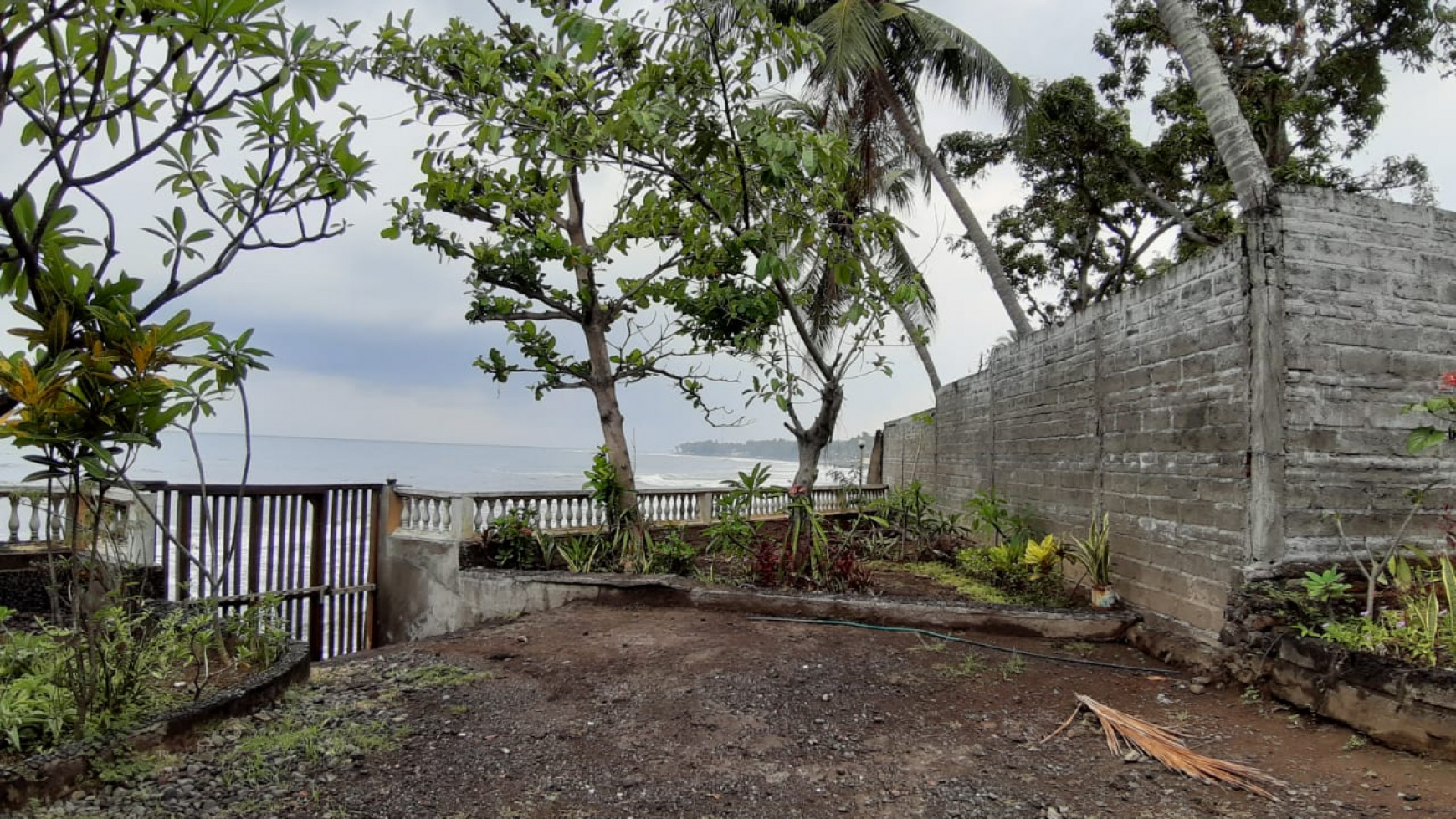 Beachfront Land at Kubutambahan