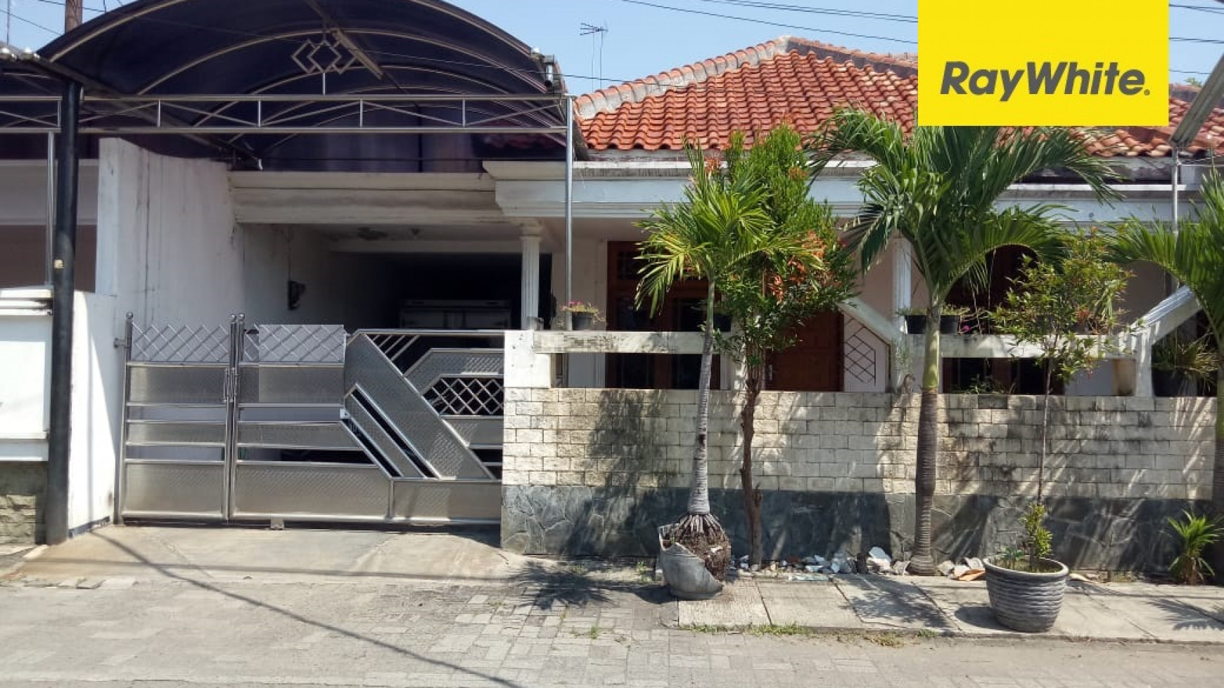 Rumah di Jalan Cipunegara, Darmo, Surabaya Pusat