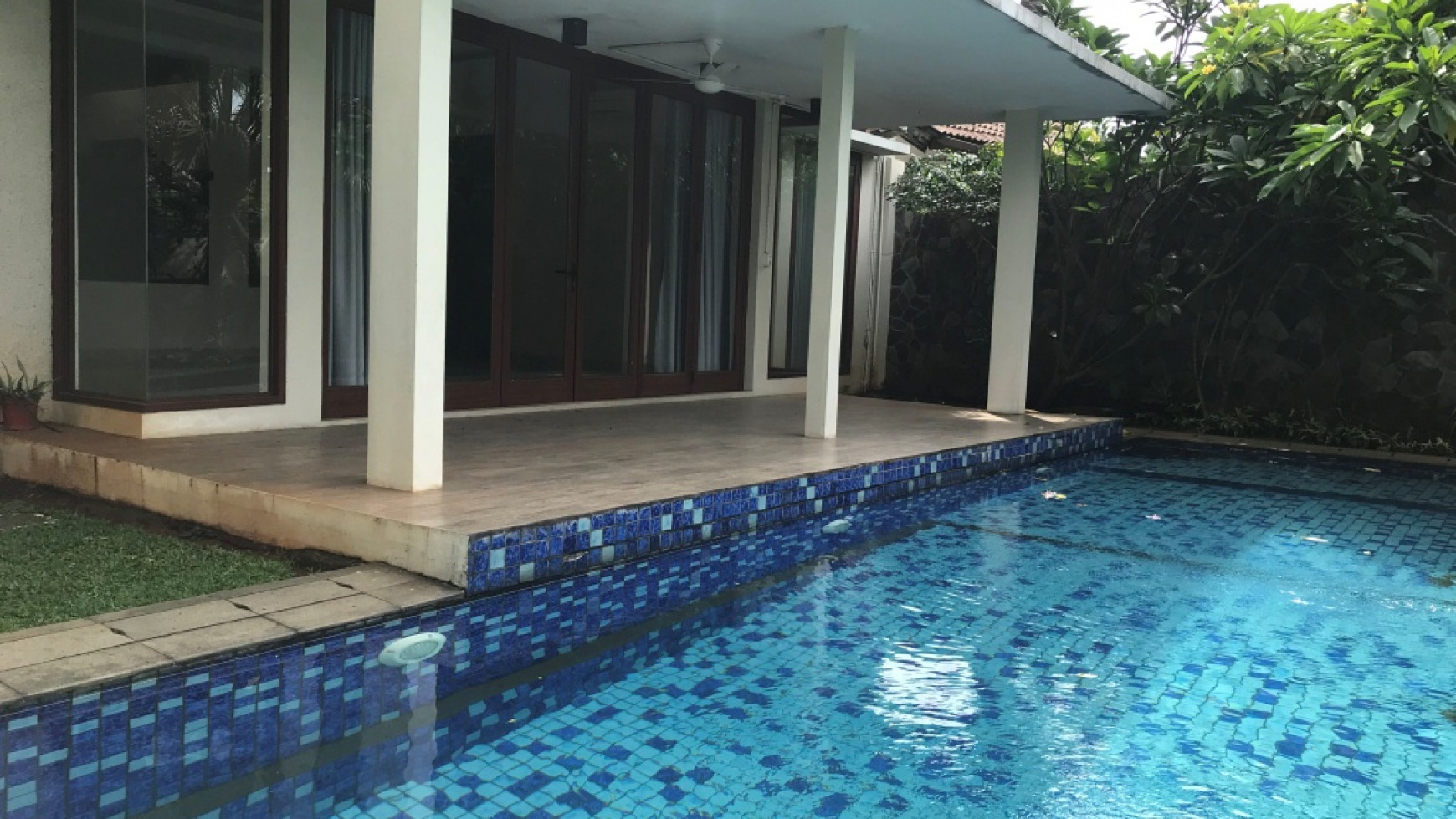 Beautiful Townhouse For Rent at Ampera