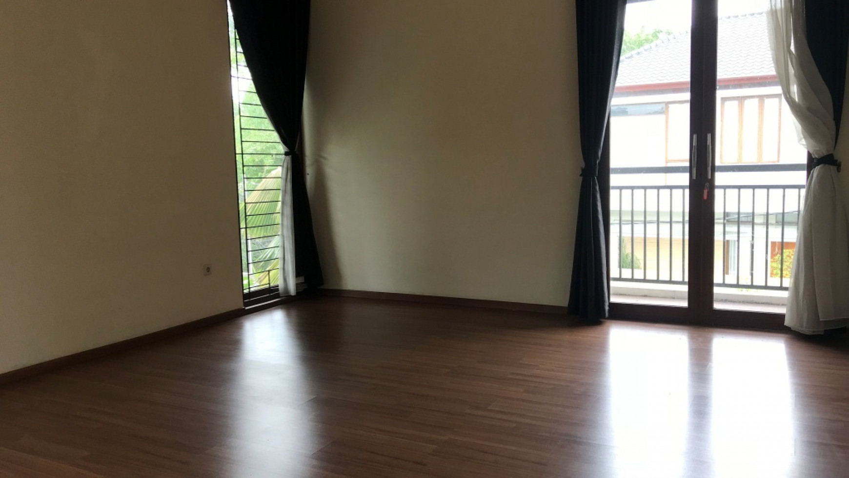 Beautiful Townhouse For Rent at Ampera