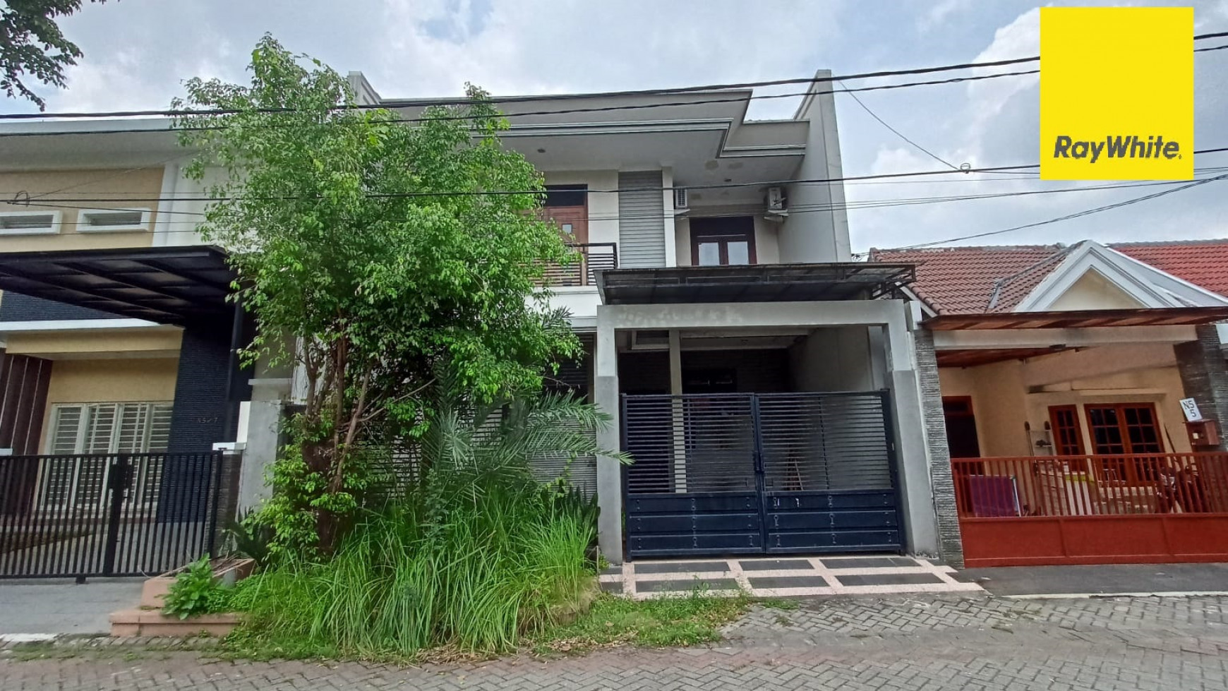 Rumah 2 lantai di Perum Araya, Surabaya