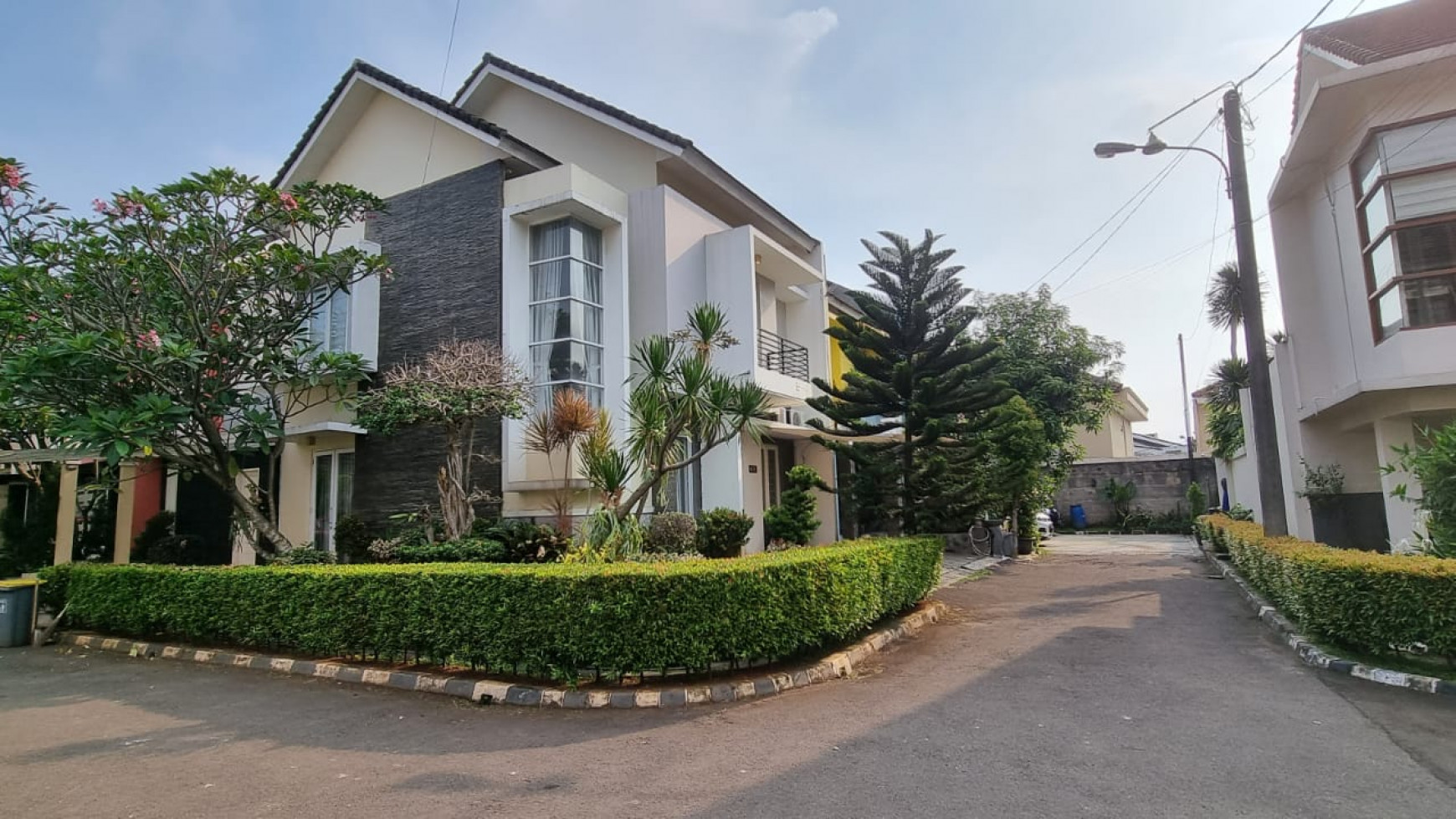 Rumah Bagus Di CLuster Rajawali Residence Bintaro