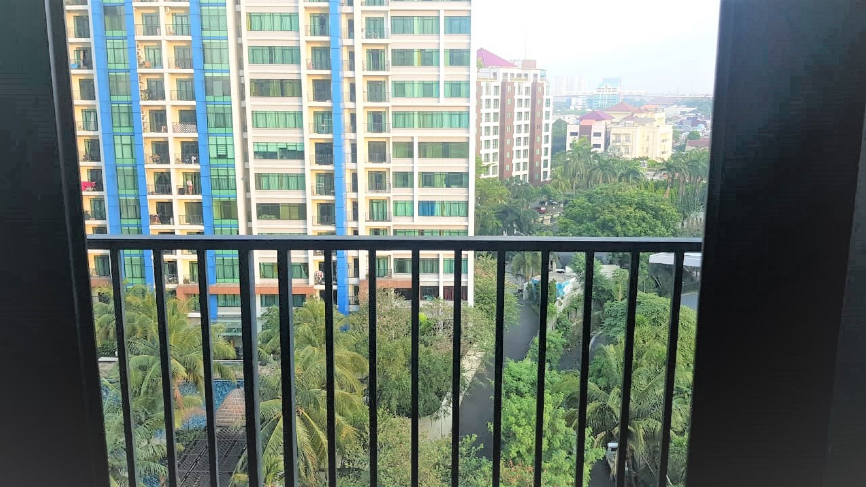 DIJUAL APARTEMEN MEWAH 2 BR FULL FURNISHED HAMPTON PARK DEKAT JIS JAKARTA SELATAN