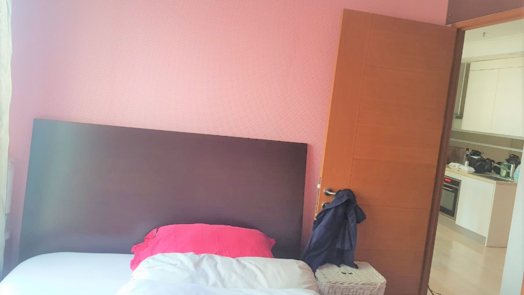 DIJUAL APARTEMEN MEWAH 2 BR FULL FURNISHED HAMPTON PARK DEKAT JIS JAKARTA SELATAN