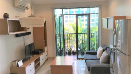 DISEWAKAN TAHUNAN APARTEMEN MEWAH 2 BR FULL FURNISHED HAMPTON PARK DEKAT JIS JAKARTA SELATAN