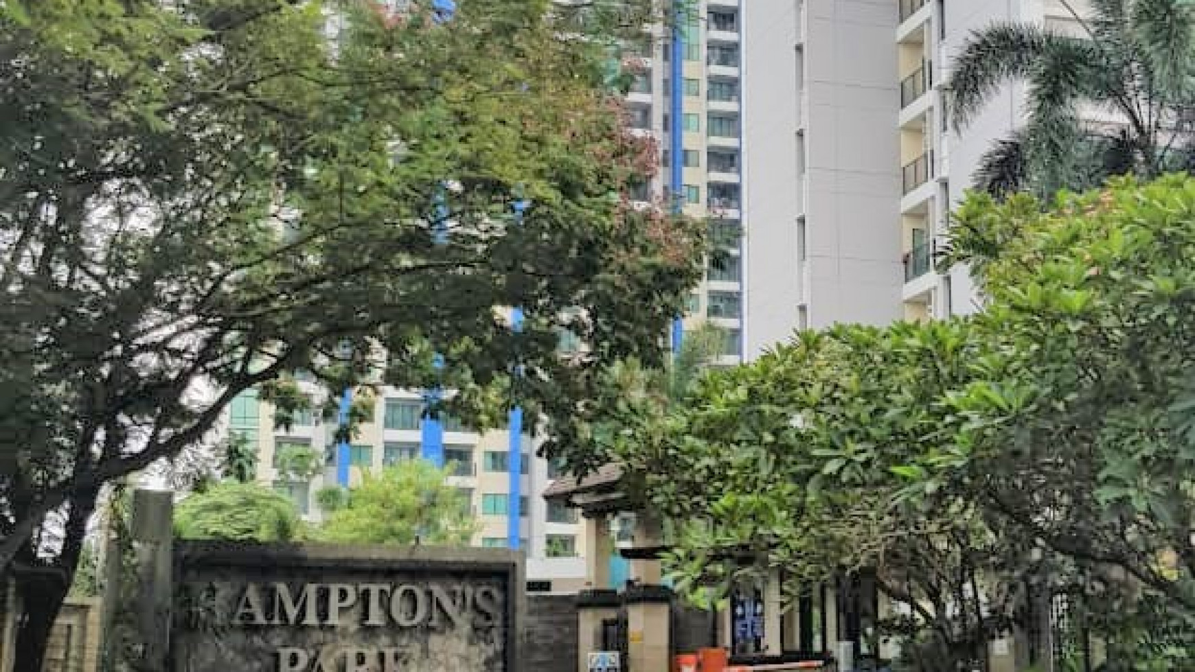 DISEWAKAN TAHUNAN APARTEMEN MEWAH 2 BR FULL FURNISHED HAMPTON PARK DEKAT JIS JAKARTA SELATAN