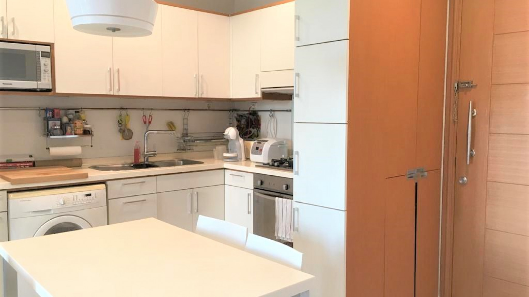 DISEWAKAN TAHUNAN APARTEMEN MEWAH 2 BR FULL FURNISHED HAMPTON PARK DEKAT JIS JAKARTA SELATAN