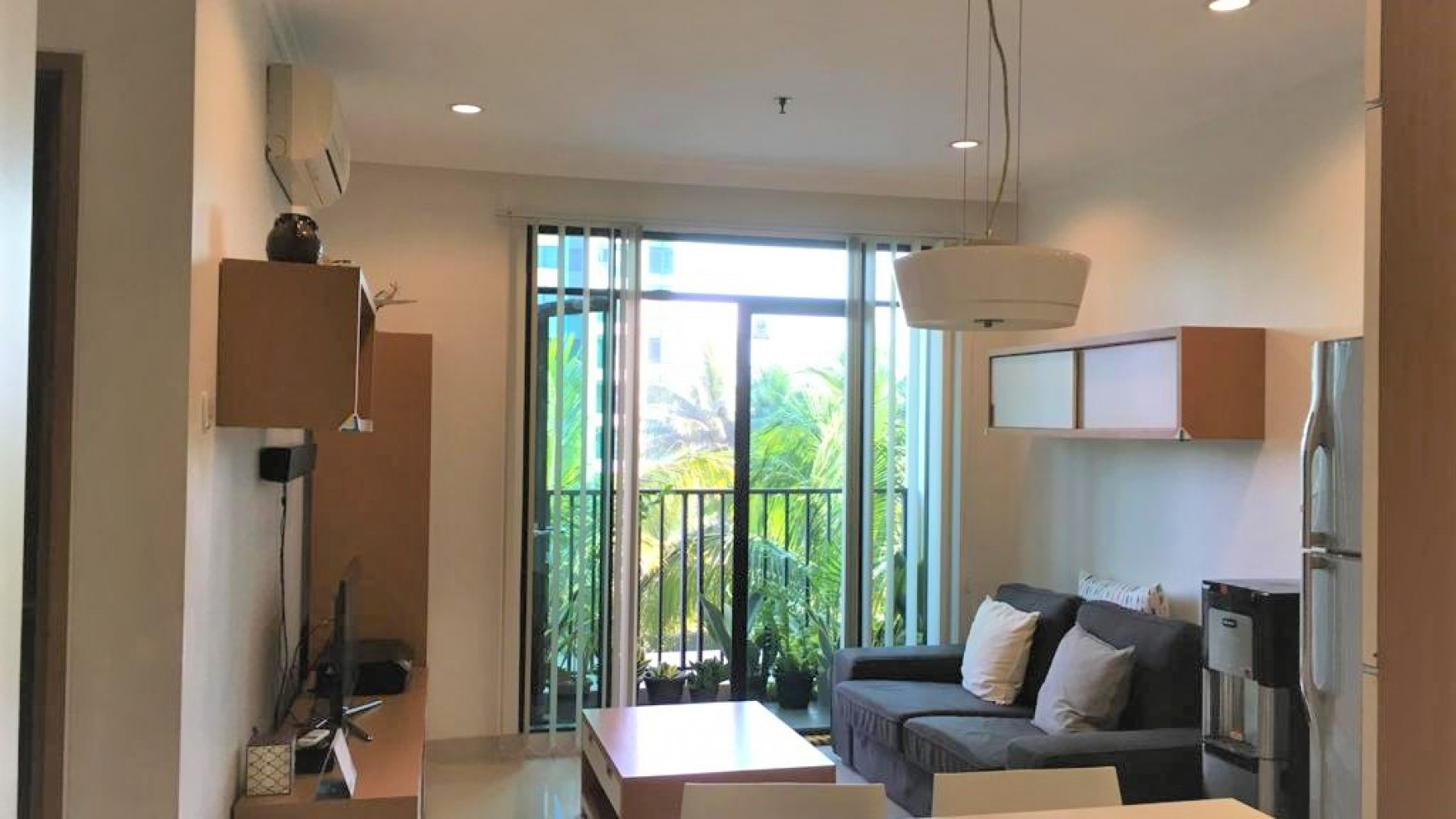 DISEWAKAN TAHUNAN APARTEMEN MEWAH 2 BR FULL FURNISHED HAMPTON PARK DEKAT JIS JAKARTA SELATAN