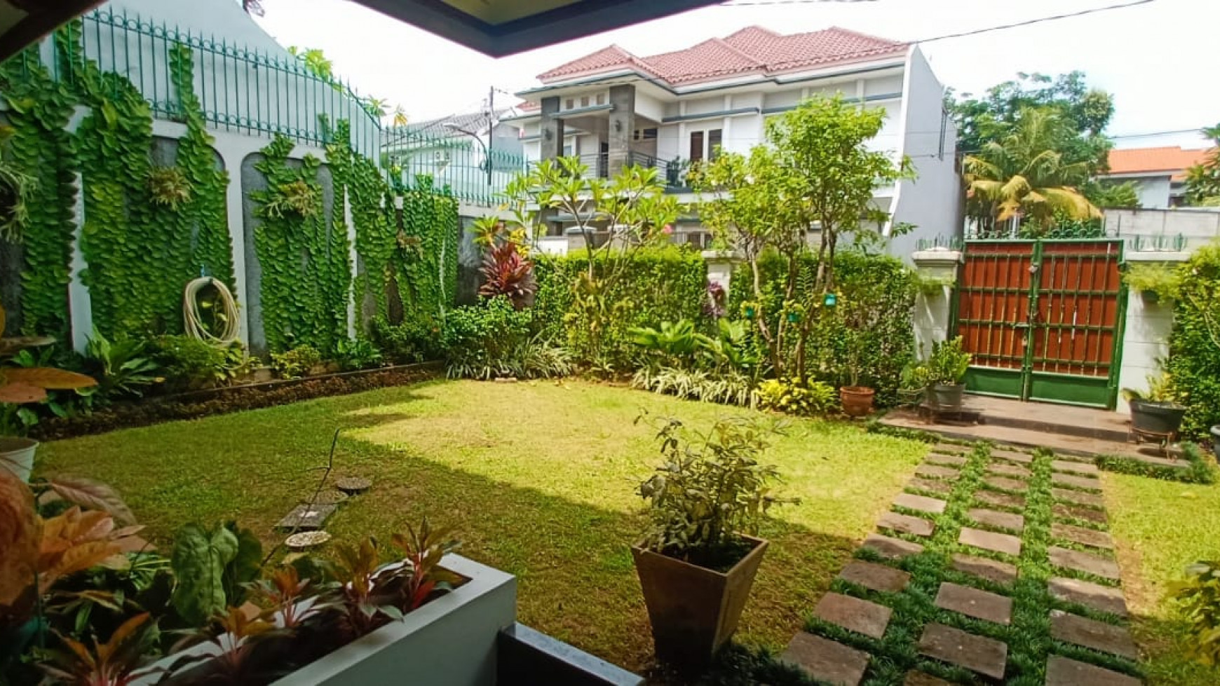 Rumah Kesehatan Bintaro turun harga!! Rumah mewah halaman Luas