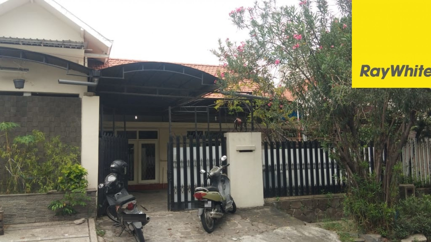 Rumah 2 lantai di Jalan Kinibalu, Surabaya