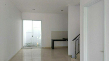 DISEWA RUMAH GREEN LAKE CITY CLUSTER AUSTRALIA