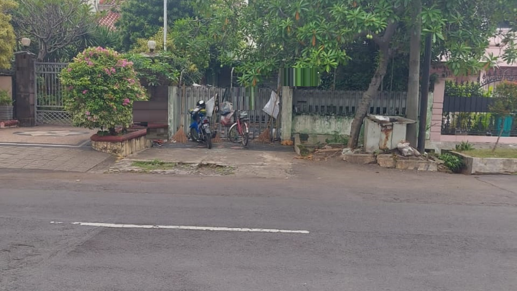 Rumah di Jl Wr Supratman, Tegalsari, Surabaya Pusat