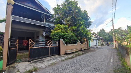 Rumah 6 kamar di Jl. Kabupaten