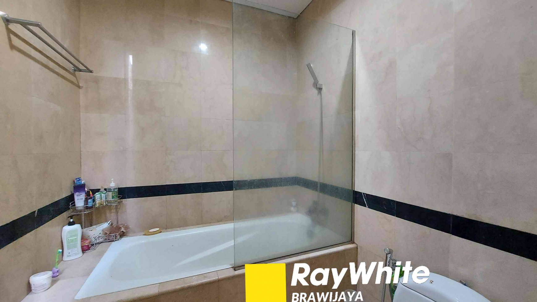 DIJUAL CEPAT TOWNHOUSE DI CIPETE UTARA, KEBAYORAN BARU, DALAM CLUSTER, DEKAT MRT CIPETE