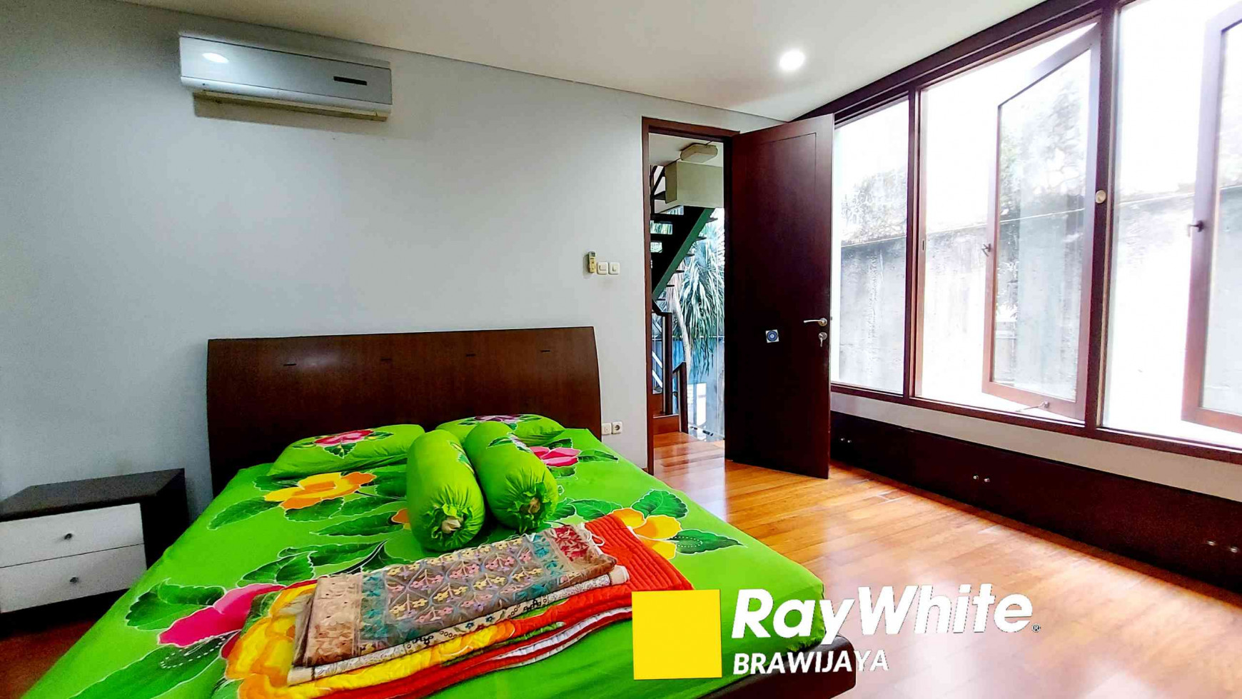 DIJUAL CEPAT TOWNHOUSE DI CIPETE UTARA, KEBAYORAN BARU, DALAM CLUSTER, DEKAT MRT CIPETE