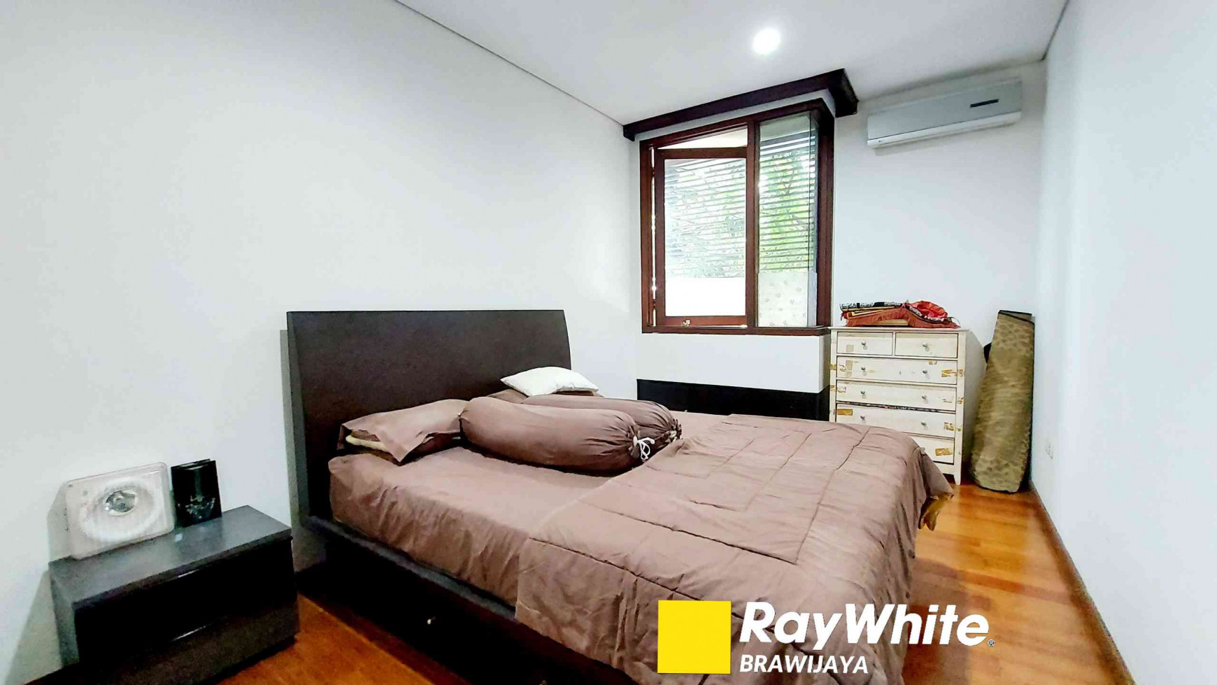 DIJUAL CEPAT TOWNHOUSE DI CIPETE UTARA, KEBAYORAN BARU, DALAM CLUSTER, DEKAT MRT CIPETE