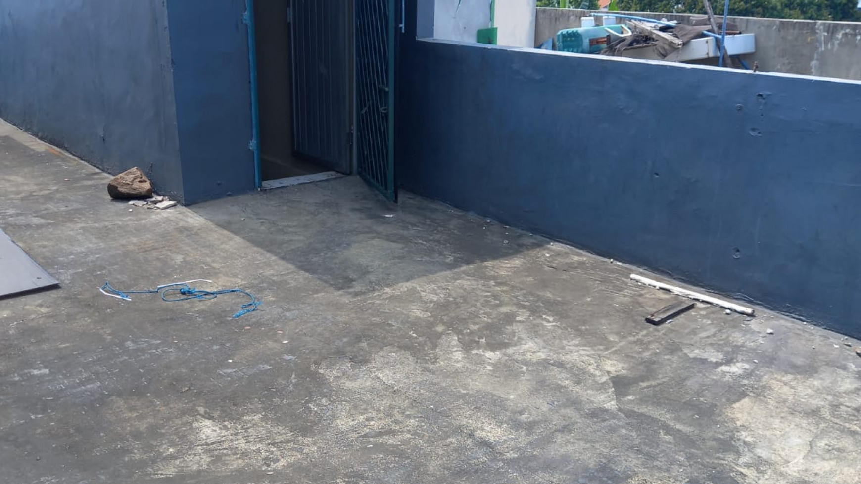 Ruko Gandeng 3 1/2 lantai siap huni, lokasi strategis pingir Jalan Raya