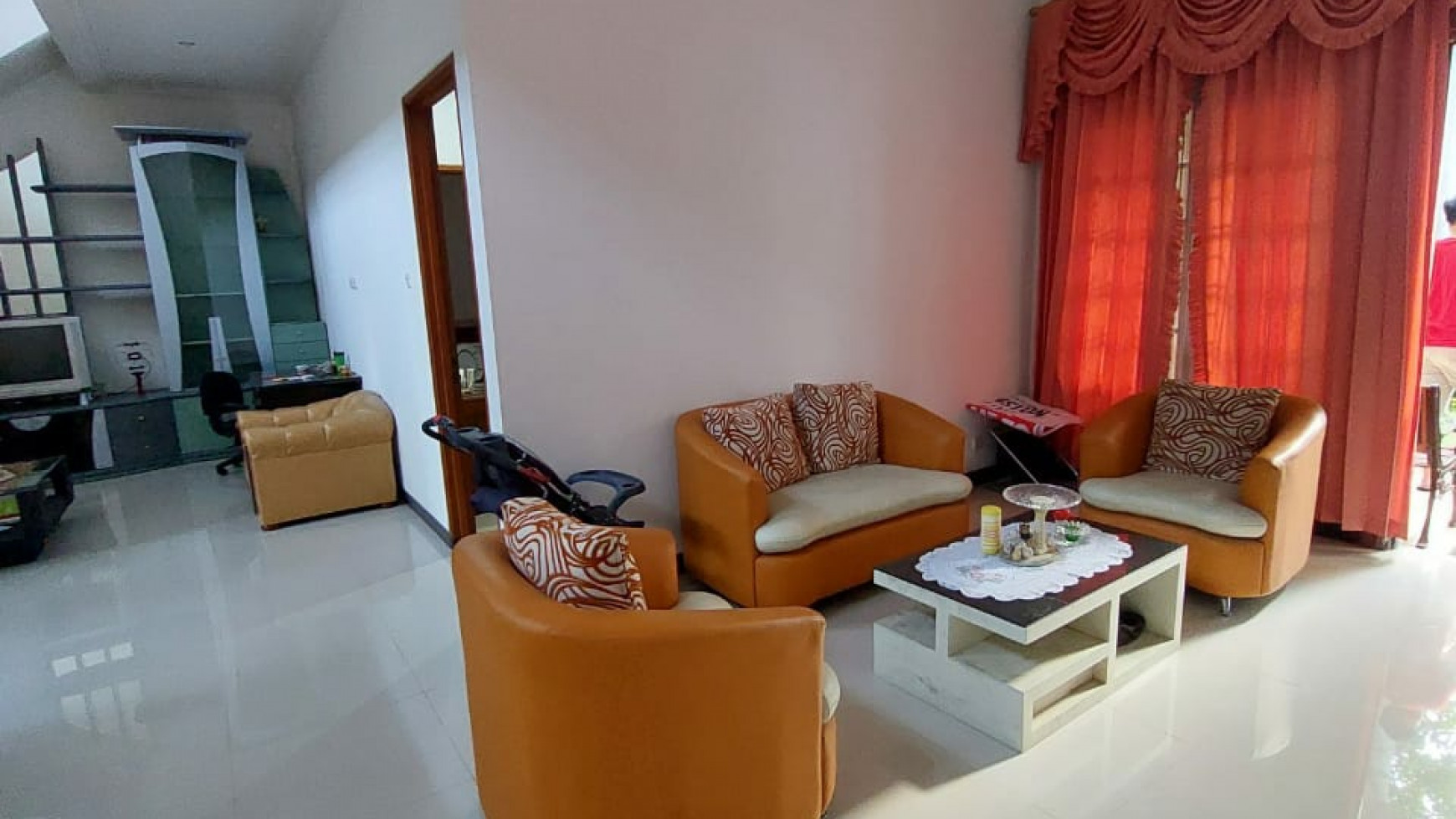 MURAH LT.300m2 Rumah Pakuwon Indah Surabaya - DEPAN Kolam Renang - Taman Asri - SHM