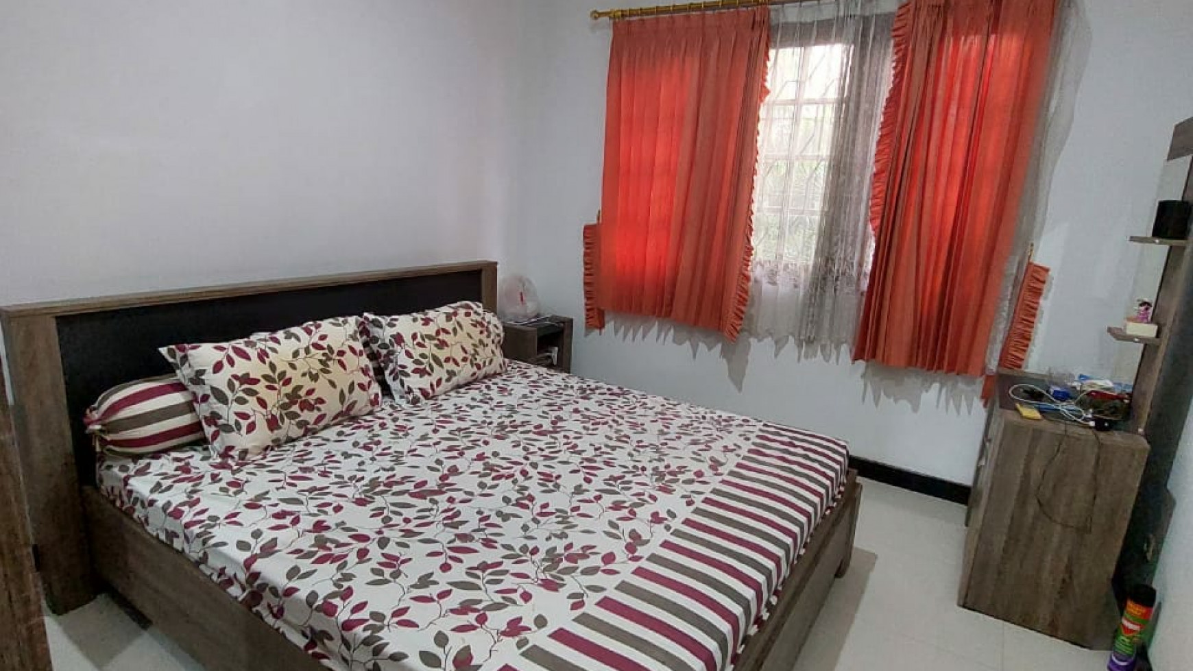 MURAH LT.300m2 Rumah Pakuwon Indah Surabaya - DEPAN Kolam Renang - Taman Asri - SHM