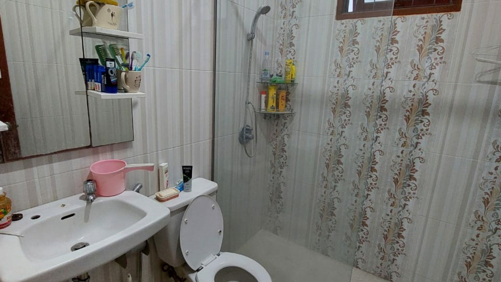 MURAH LT.300m2 Rumah Pakuwon Indah Surabaya - DEPAN Kolam Renang - Taman Asri - SHM