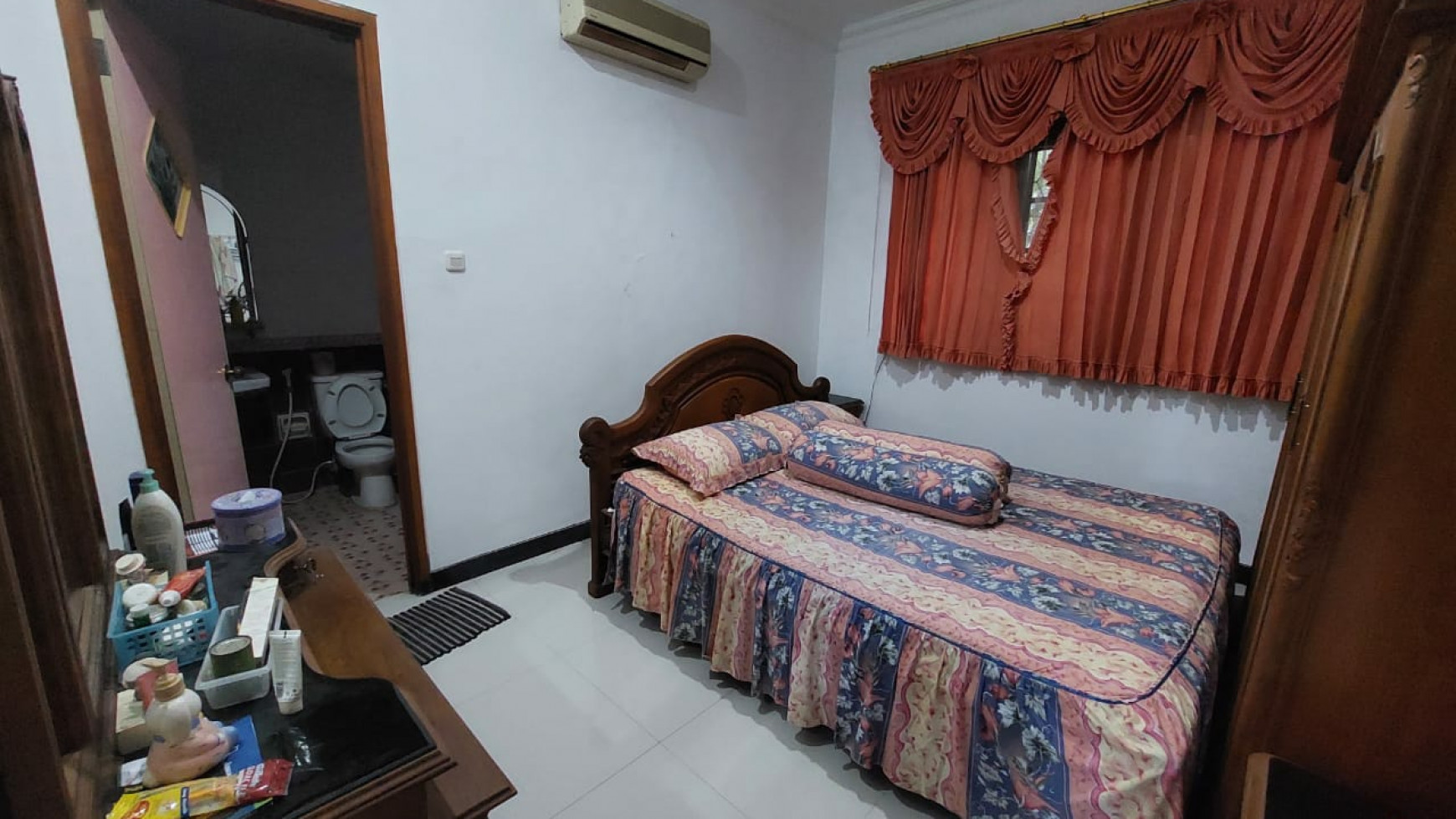 MURAH LT.300m2 Rumah Pakuwon Indah Surabaya - DEPAN Kolam Renang - Taman Asri - SHM