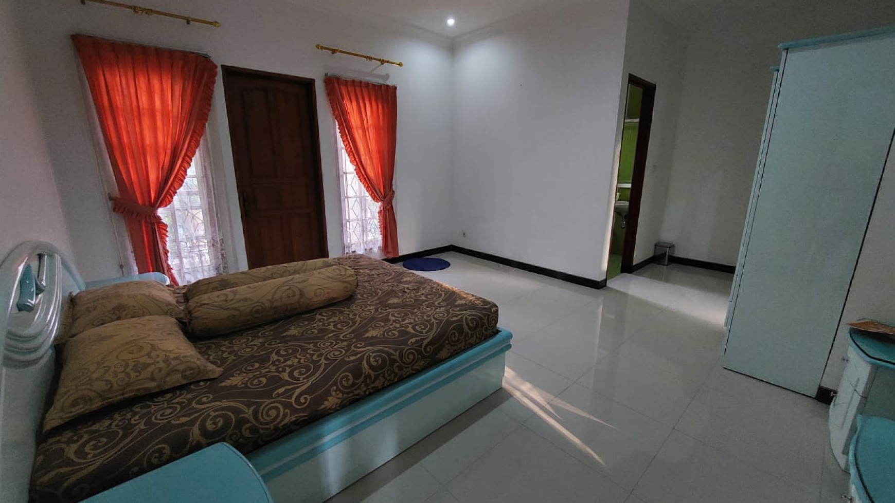 MURAH LT.300m2 Rumah Pakuwon Indah Surabaya - DEPAN Kolam Renang - Taman Asri - SHM