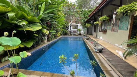 Rumah Jagakarsa Siap Pakai Kolam Renang Asri dan Nyaman 