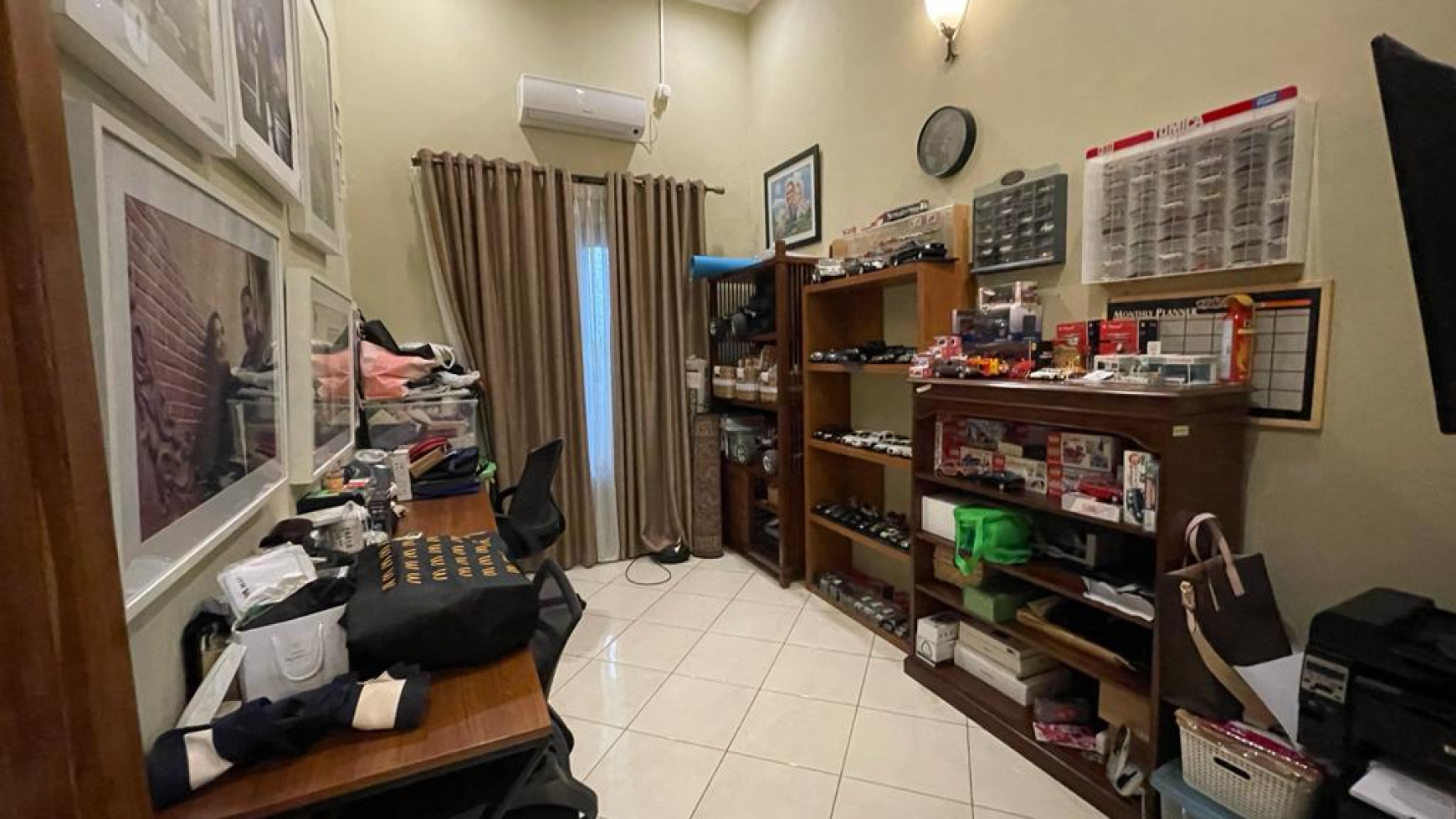 Rumah Jagakarsa Siap Pakai Kolam Renang Asri dan Nyaman