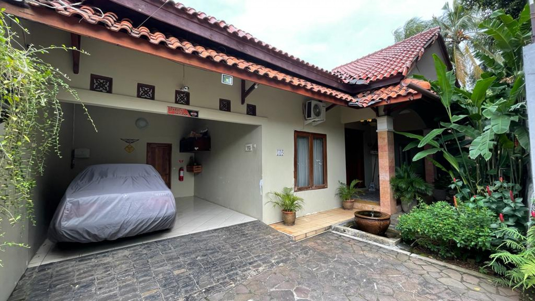 Rumah Jagakarsa Siap Pakai Kolam Renang Asri dan Nyaman