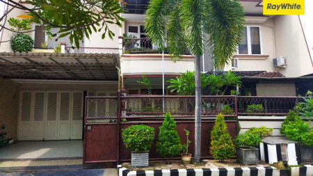 Rumah 2 lantai di Rungkut Asri, Surabaya