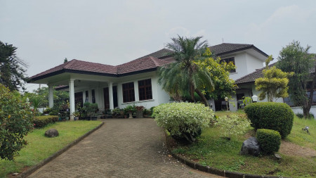 Rumah HOOK, MEWAH, dan Halaman Sangat Luas @Jl Rambutan, Cinere