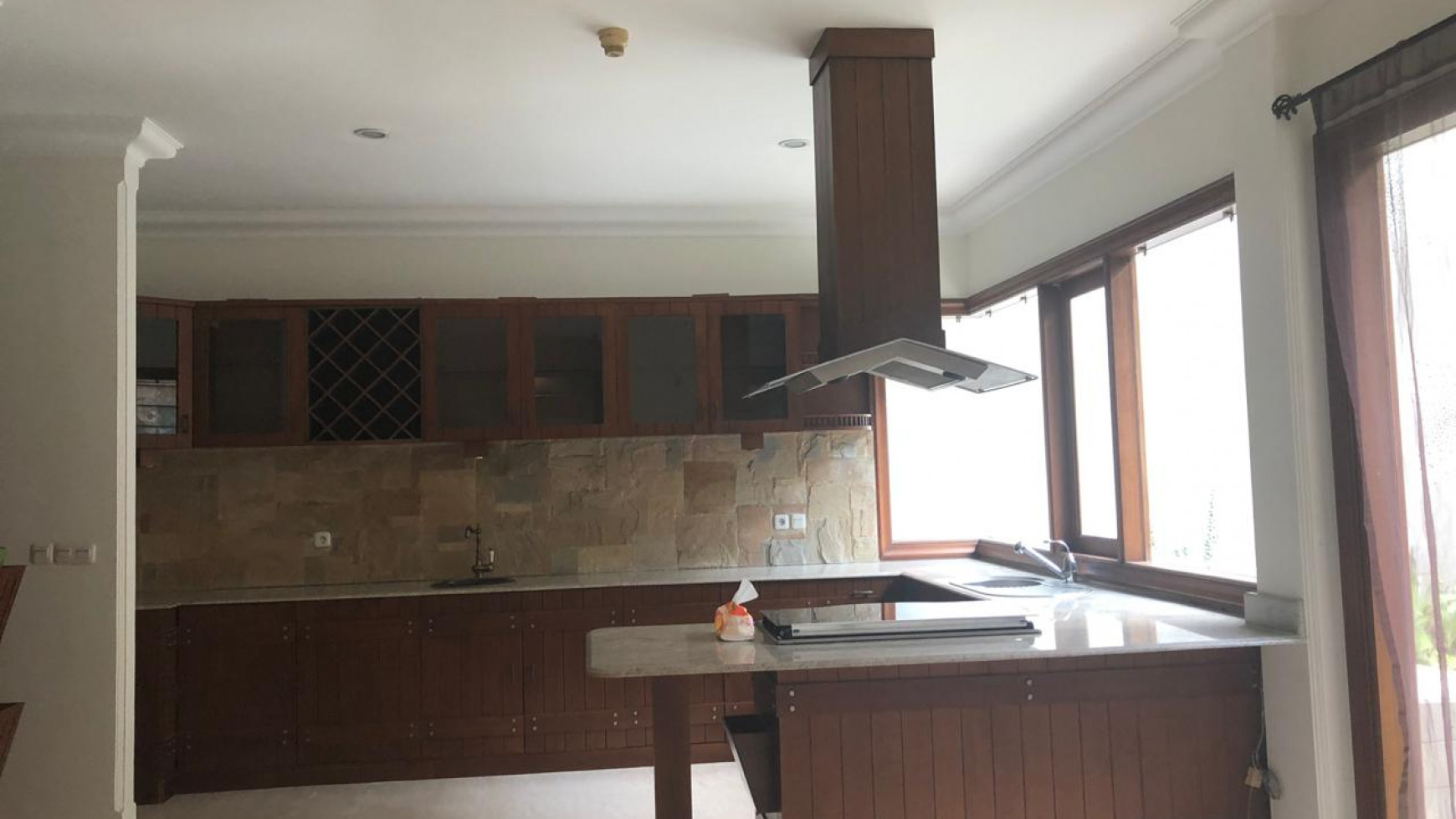 Rumah cantik dijual di Kemang Jaya