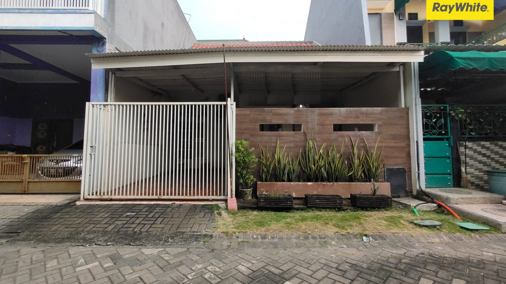 Rumah di Puri Surya Jaya, Sidoarjo