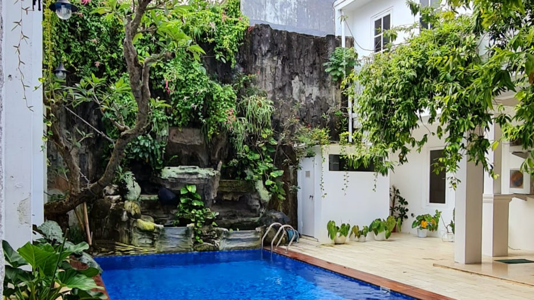 Rumah Bagus With Pool Di Menteng Bintaro Sektor 7